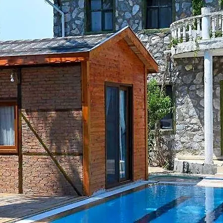 Otantik Tas Ev Hotel 3*
