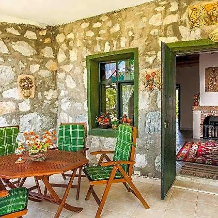 Otel Otantik Tas Ev 3*