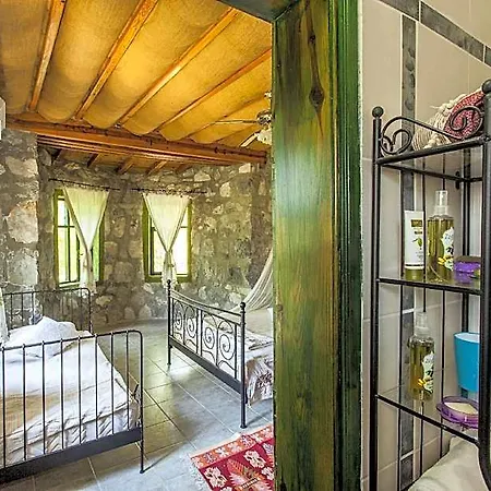 Otantik Tas Ev Hotel