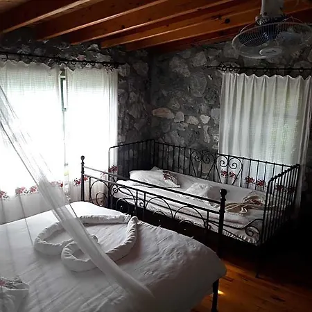 Otantik Tas Ev Hotel